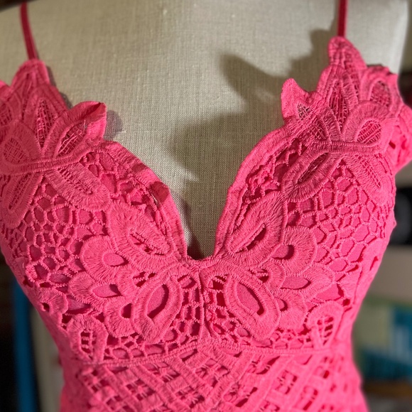 BLUE B BOUTIQUE Dressy Camisole SIZE SMALL - Picture 1 of 6